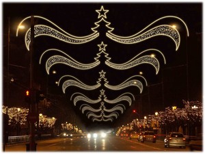 χριστουγεννιάτικος στολισμός δρόμου στην Αθήνα