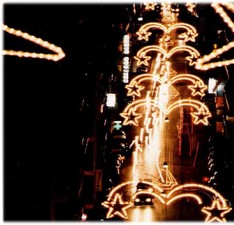 διακοσμητικός φωτισμός δρόμου στην Πάτρα